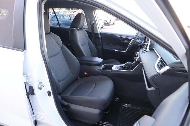 Toyota RAV4 Vehicle Image 23