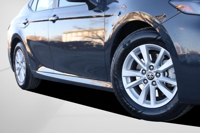 Toyota Camry Vehicle Image 03