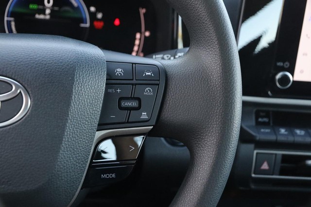 Toyota Camry Vehicle Image 12