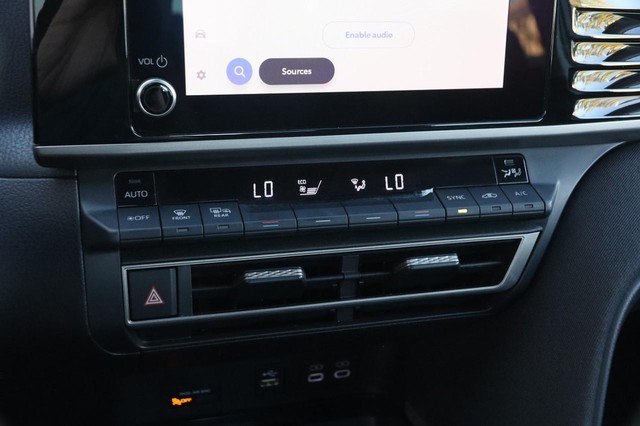 Toyota Camry Vehicle Image 17