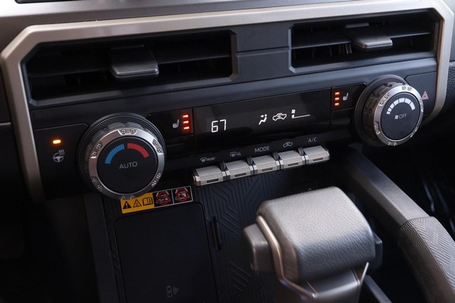 Toyota Tacoma 4WD Vehicle Image 17