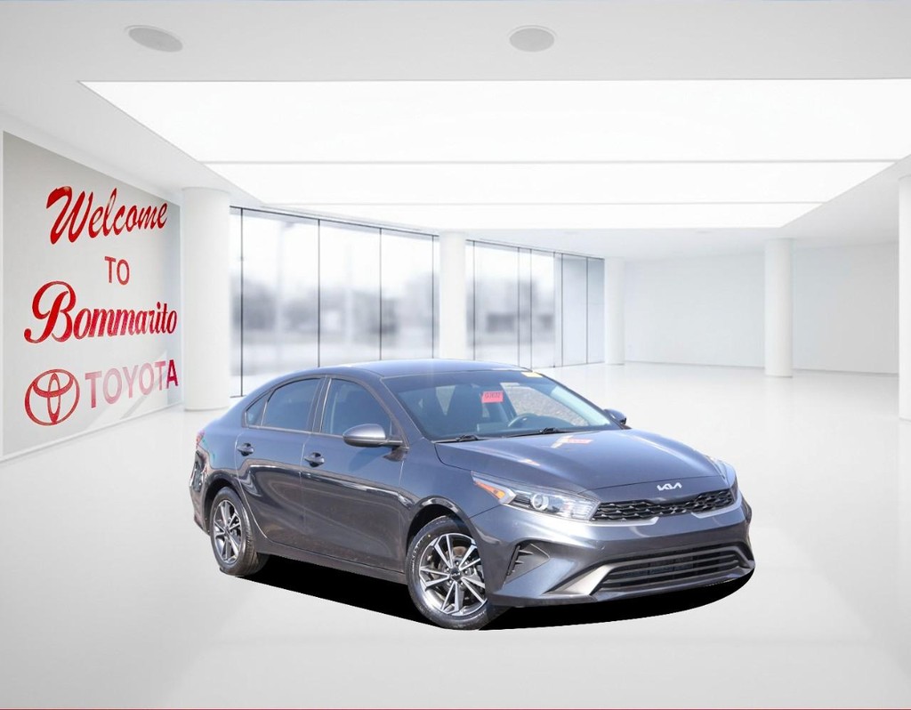 Kia Forte Vehicle Full-screen Gallery Image 2