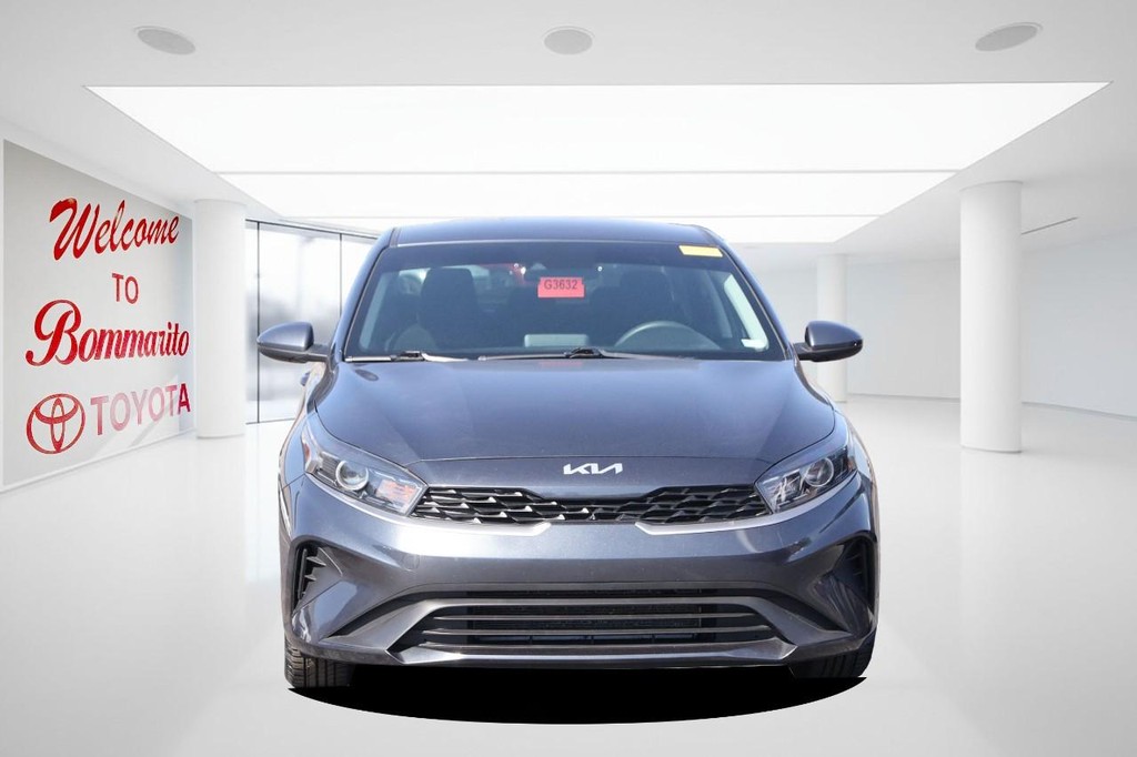 Kia Forte Vehicle Full-screen Gallery Image 4