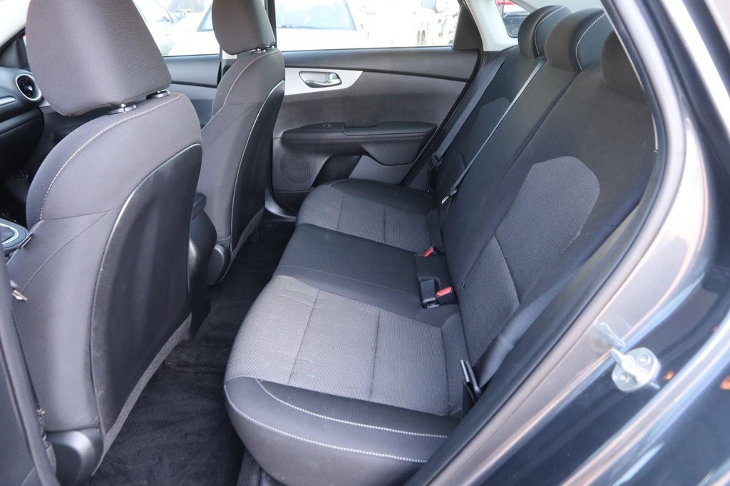 Kia Forte Vehicle Full-screen Gallery Image 9