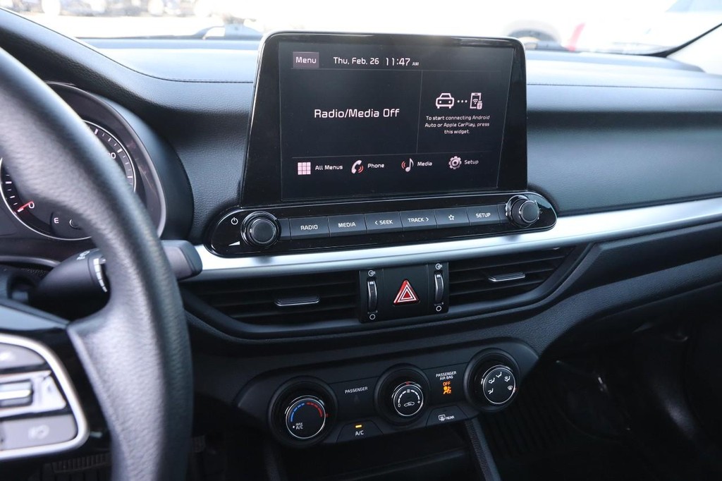 Kia Forte Vehicle Full-screen Gallery Image 14