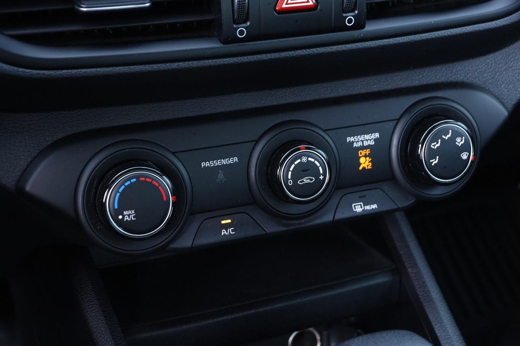 Kia Forte Vehicle Full-screen Gallery Image 16