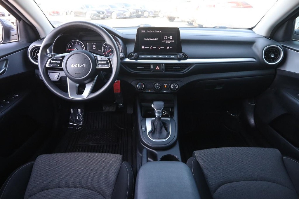 Kia Forte Vehicle Full-screen Gallery Image 18