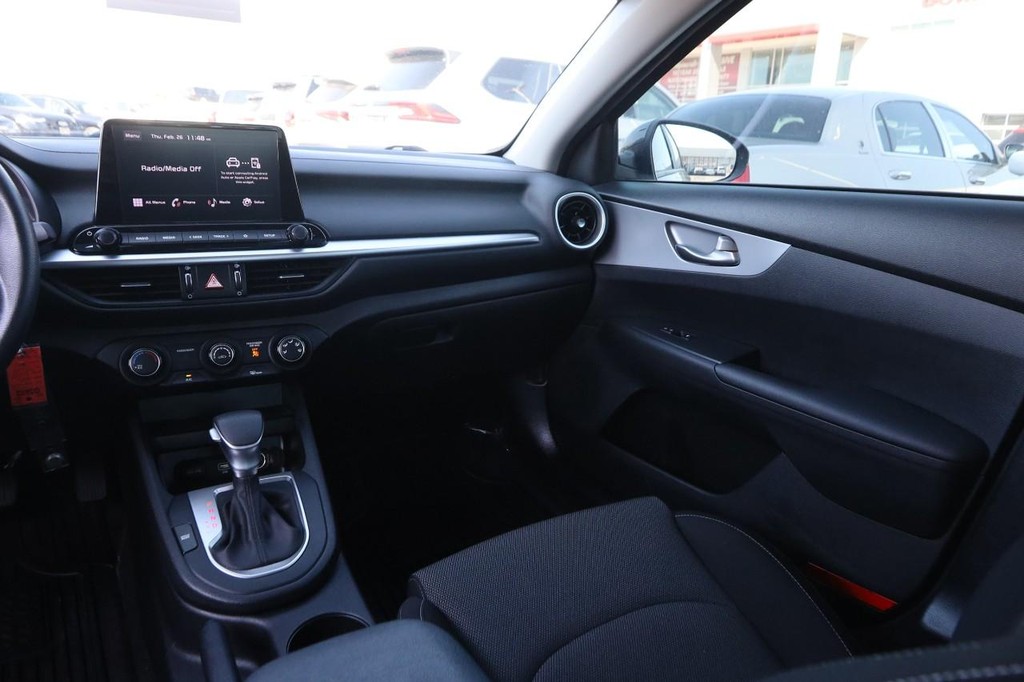 Kia Forte Vehicle Full-screen Gallery Image 22