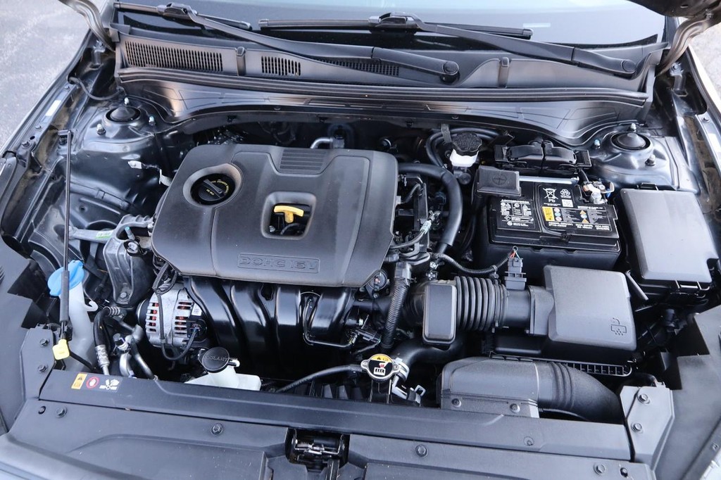 Kia Forte Vehicle Full-screen Gallery Image 24