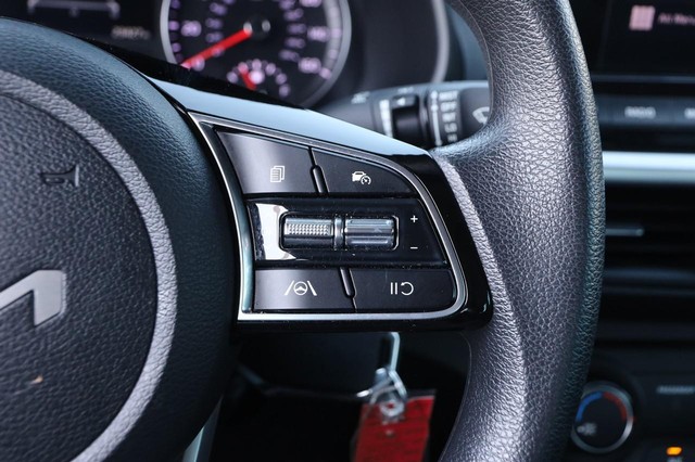 Kia Forte Vehicle Image 12