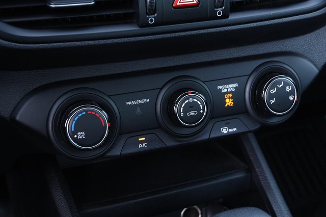 Kia Forte Vehicle Image 16