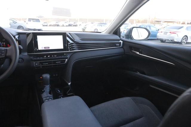 Toyota Camry Vehicle Image 24