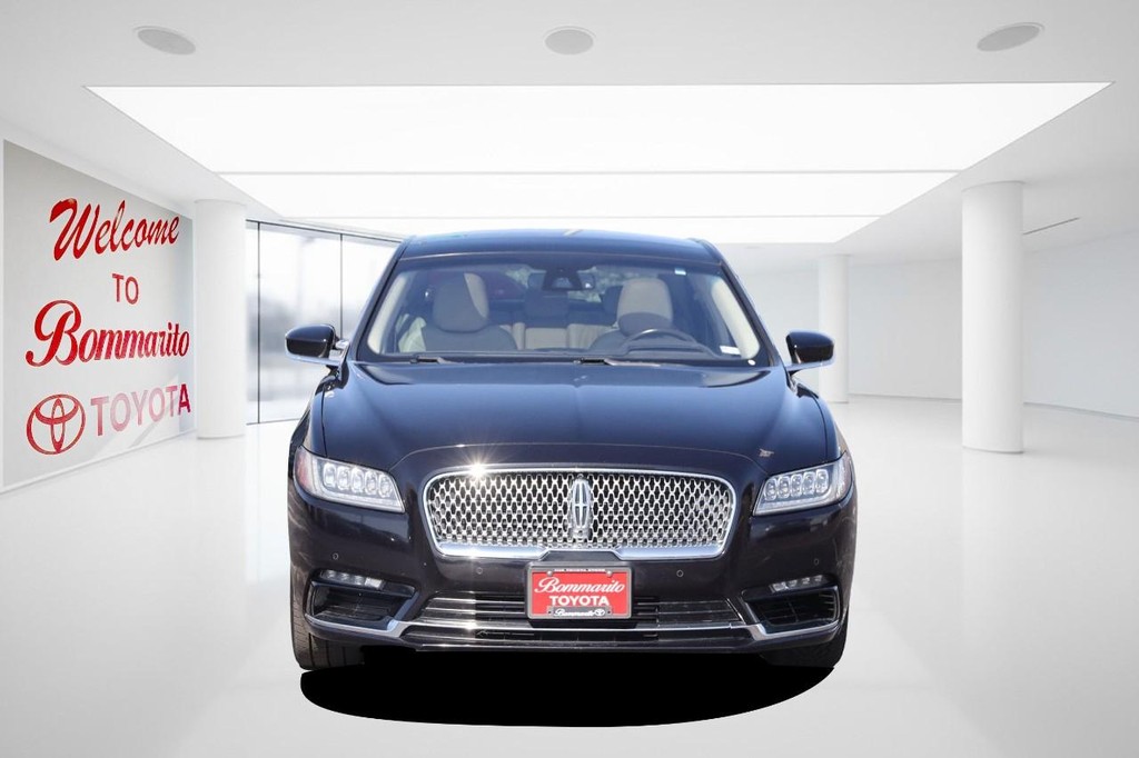 Lincoln Continental Vehicle Full-screen Gallery Image 4