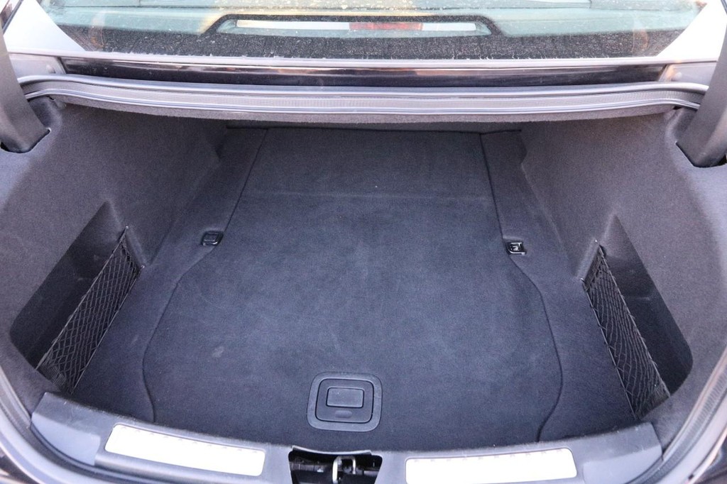 Lincoln Continental Vehicle Full-screen Gallery Image 7