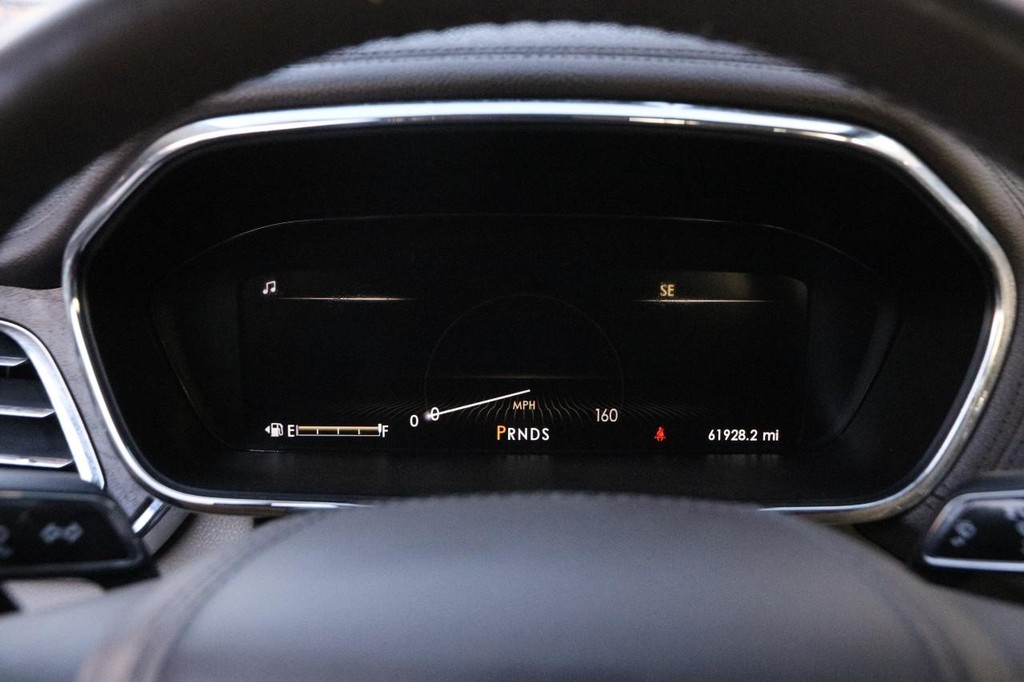 Lincoln Continental Vehicle Full-screen Gallery Image 14