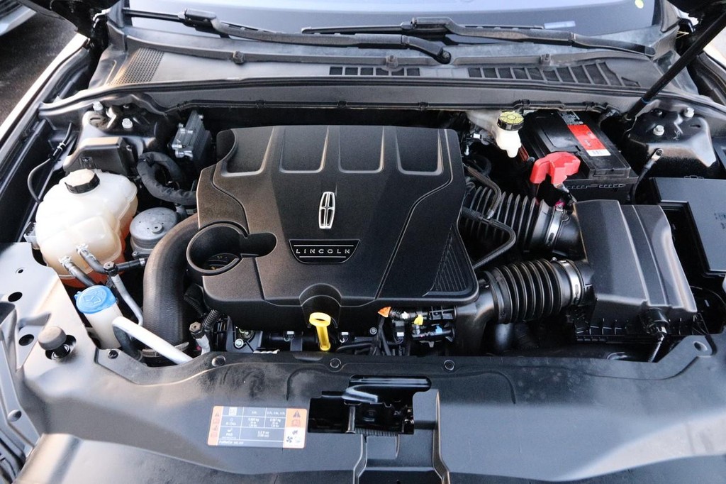 Lincoln Continental Vehicle Full-screen Gallery Image 28