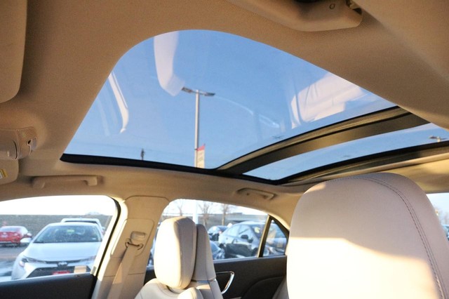 Lincoln Continental Vehicle Image 08