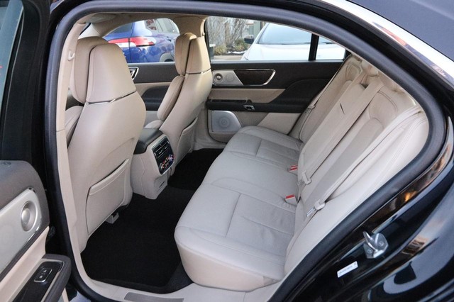 Lincoln Continental Vehicle Image 10