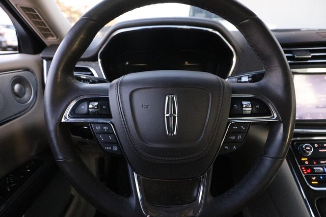 Lincoln Continental Vehicle Image 11