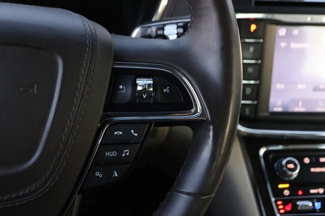 Lincoln Continental Vehicle Image 13