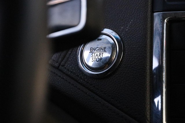 Lincoln Continental Vehicle Image 15