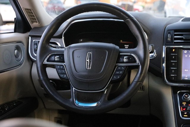 Lincoln Continental Vehicle Image 23