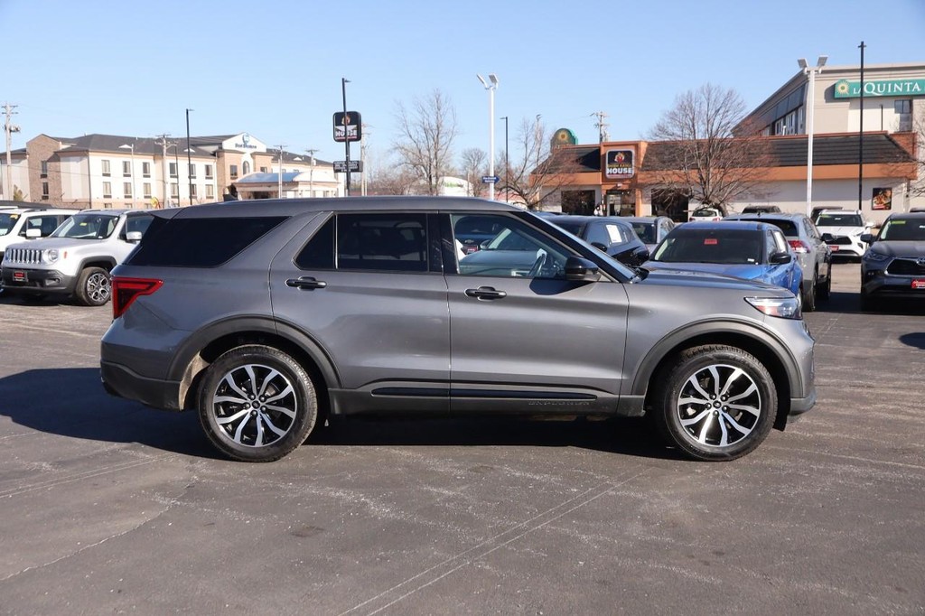 Ford Explorer Vehicle Full-screen Gallery Image 05