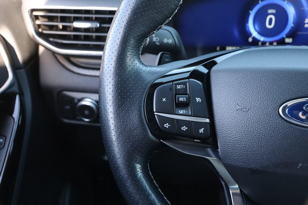 Ford Explorer Vehicle Full-screen Gallery Image 13