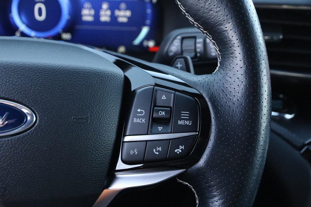 Ford Explorer Vehicle Full-screen Gallery Image 14