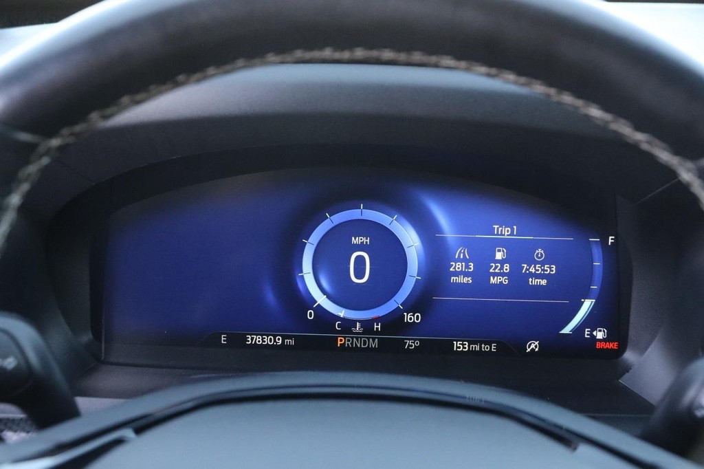 Ford Explorer Vehicle Full-screen Gallery Image 15