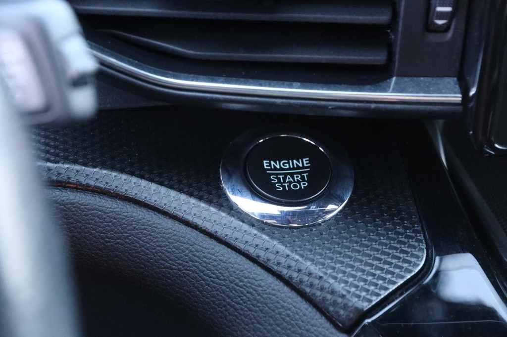 Ford Explorer Vehicle Full-screen Gallery Image 16