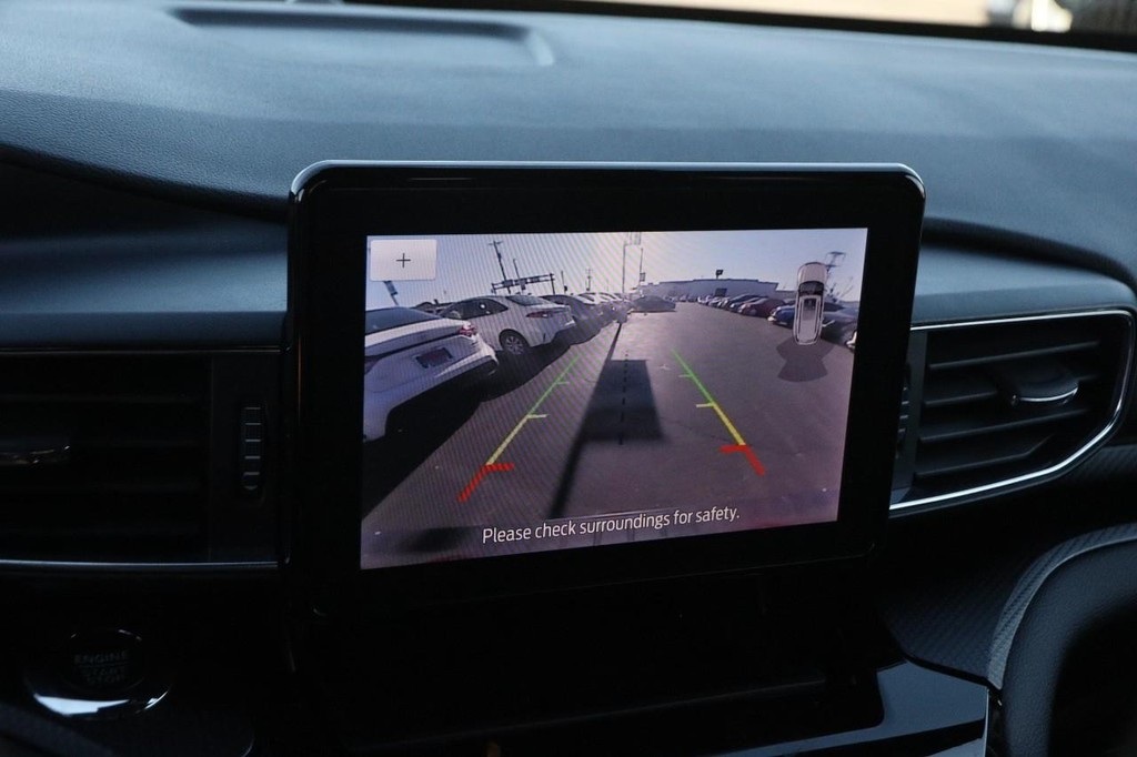 Ford Explorer Vehicle Full-screen Gallery Image 19