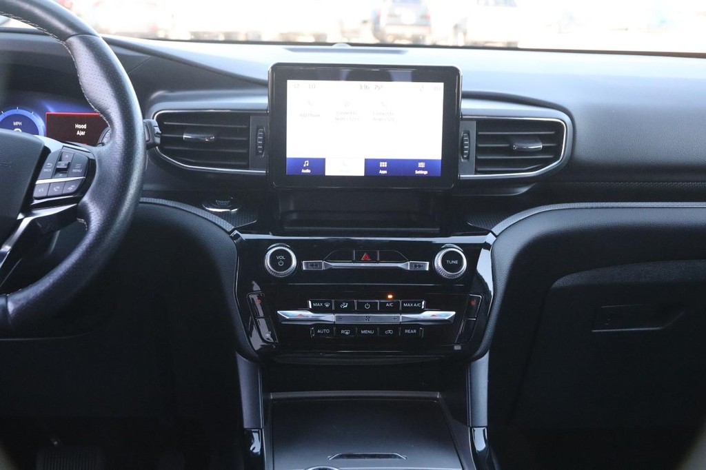 Ford Explorer Vehicle Full-screen Gallery Image 26