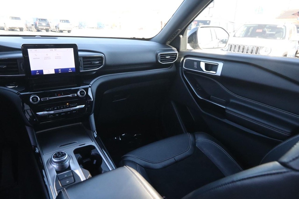 Ford Explorer Vehicle Full-screen Gallery Image 27