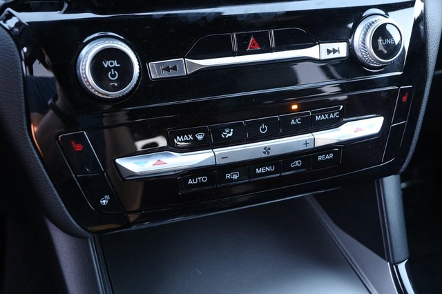 Ford Explorer Vehicle Image 20