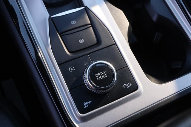 Ford Explorer Vehicle Image 21