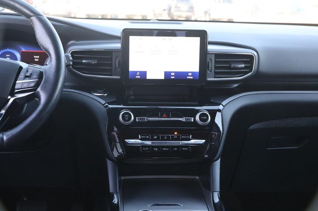 Ford Explorer Vehicle Image 26