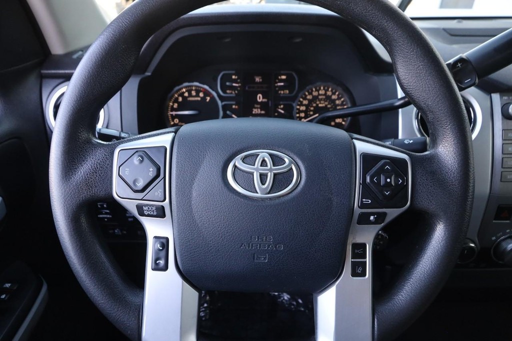 Toyota Tundra 4WD Vehicle Full-screen Gallery Image 10