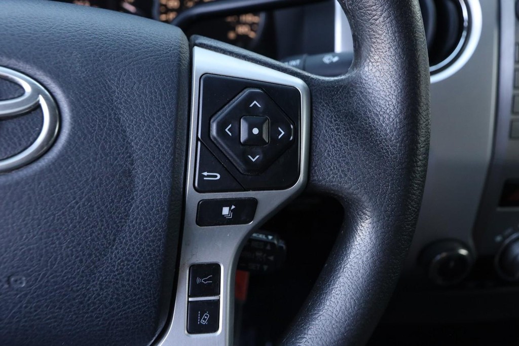 Toyota Tundra 4WD Vehicle Full-screen Gallery Image 12