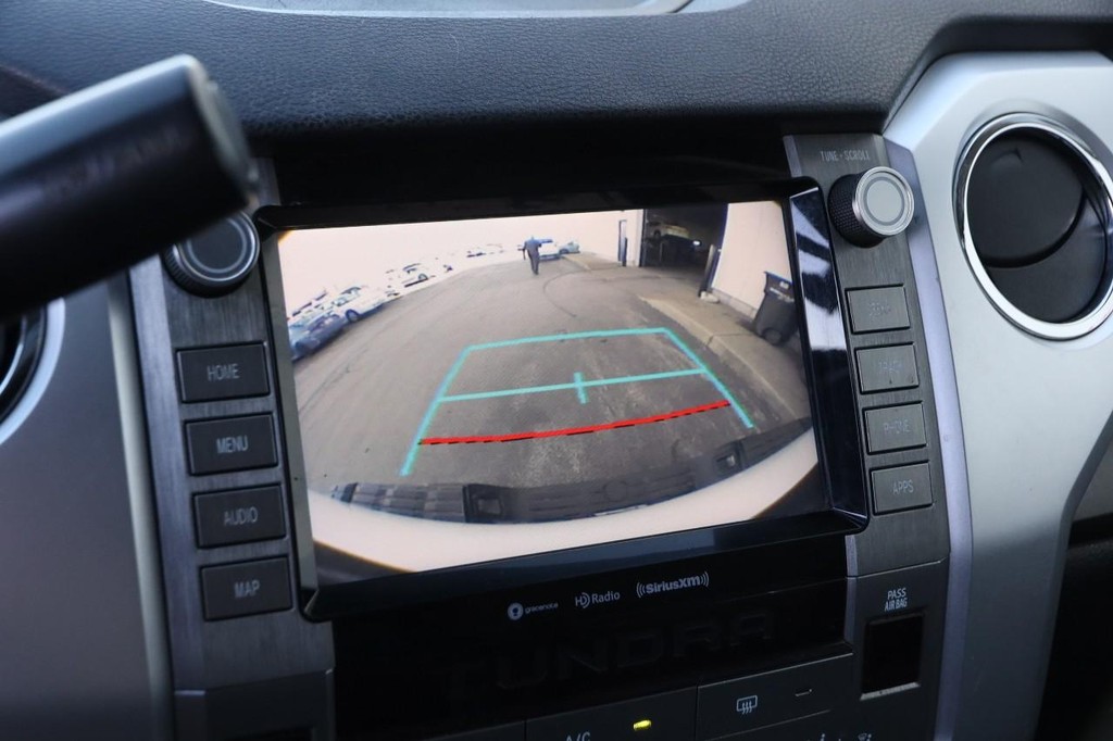 Toyota Tundra 4WD Vehicle Full-screen Gallery Image 15