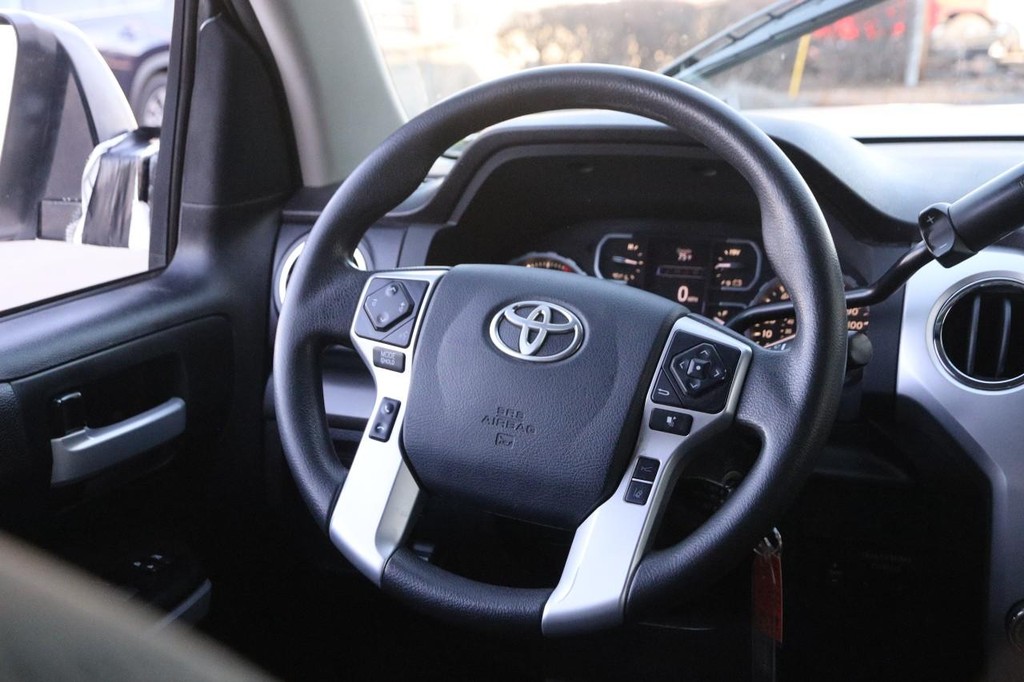 Toyota Tundra 4WD Vehicle Full-screen Gallery Image 21