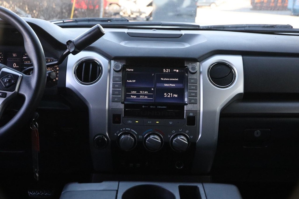 Toyota Tundra 4WD Vehicle Full-screen Gallery Image 22