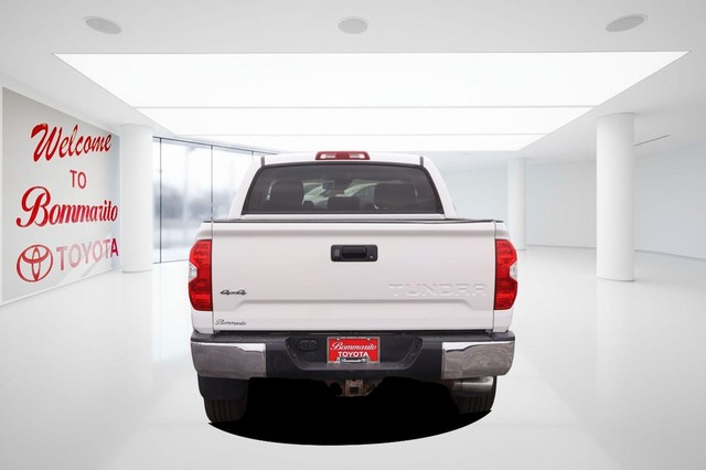 Toyota Tundra 4WD Vehicle Image 06