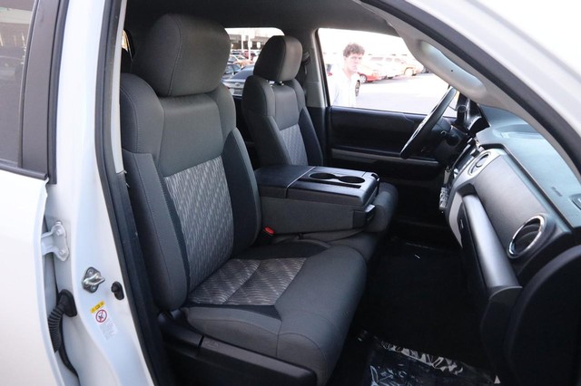 Toyota Tundra 4WD Vehicle Image 24