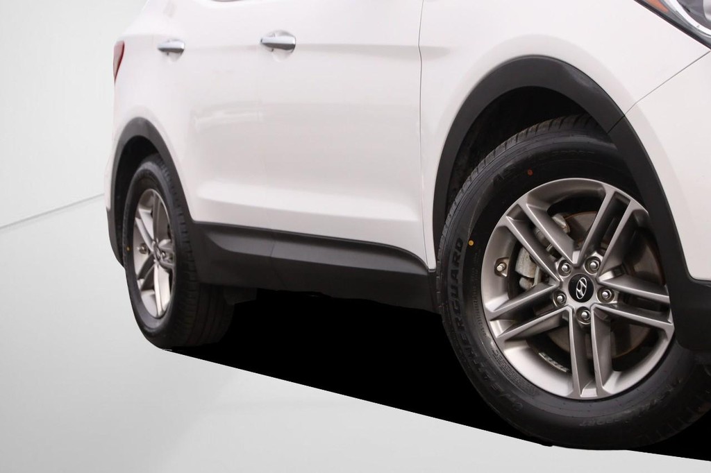 Hyundai Santa Fe Sport Vehicle Full-screen Gallery Image 3