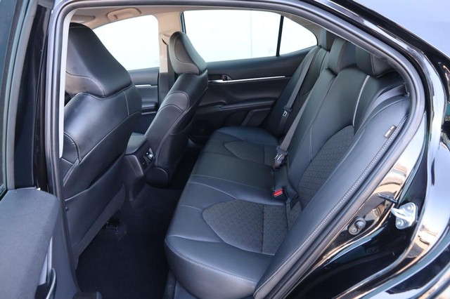 Toyota Camry Vehicle Image 09