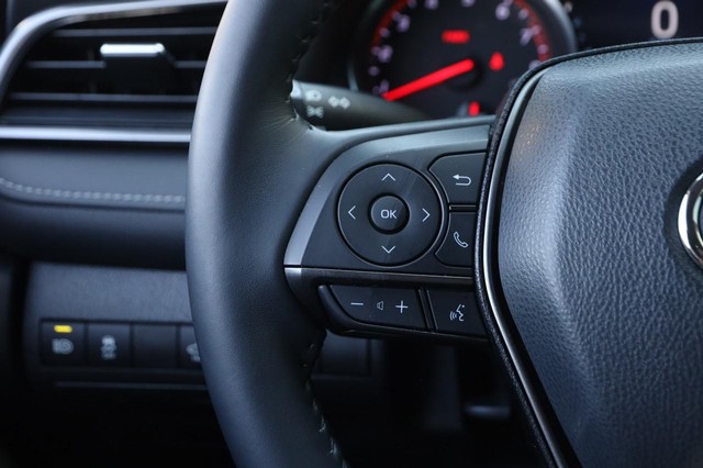 Toyota Camry Vehicle Image 11