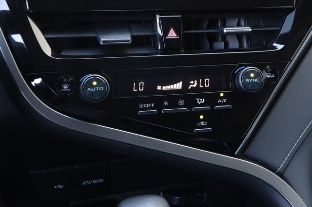 Toyota Camry Vehicle Image 18