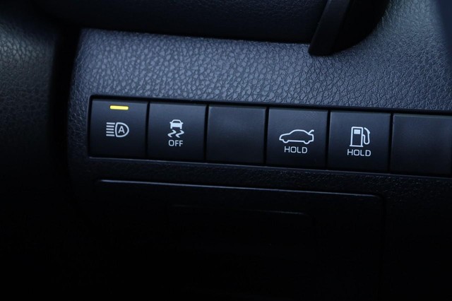 Toyota Camry Vehicle Image 21