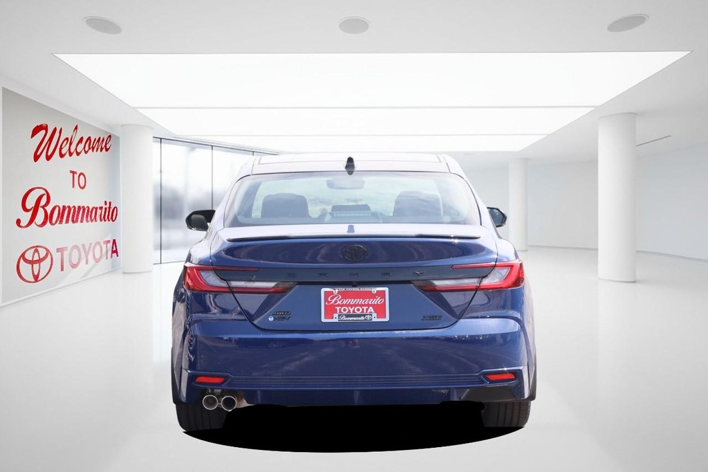 Toyota Camry Vehicle Full-screen Gallery Image 6